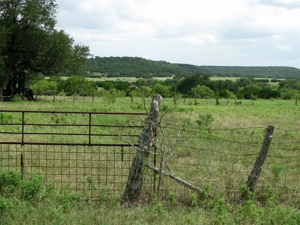 Lampasas, TX 76550,2897 County Road 3900