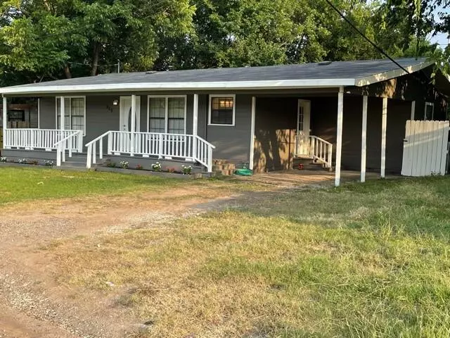 Wolfe City, TX 75496,405 W HANNA Street