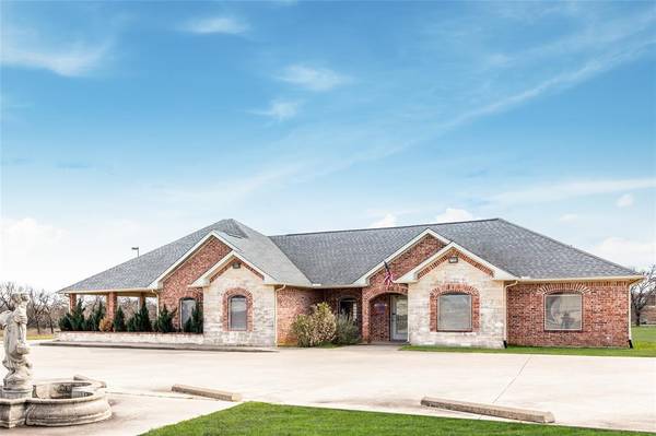 401 Center Court Drive, Bridgeport, TX 76426