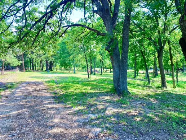 650 County Rd 2607, Bonham, TX 75418