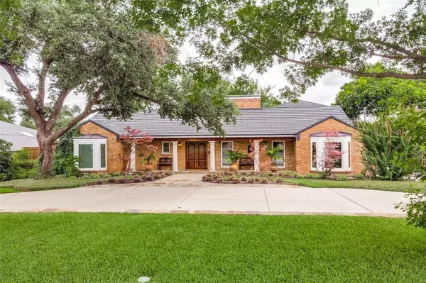 7156 Royal Lane,  Dallas,  TX 75230