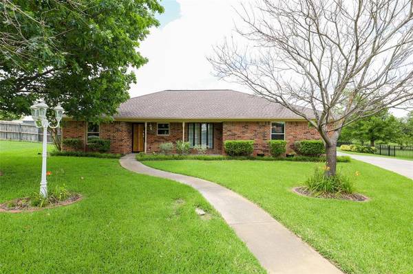 911 Clearview Street, Krum, TX 76249