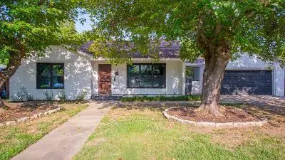 3129 Meadow Oaks Drive, Haltom City, TX 76117