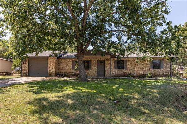 510 E Ross Street E, Hamilton, TX 76531