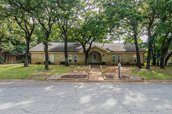 2845 Hurstview Drive, Hurst, TX 76054