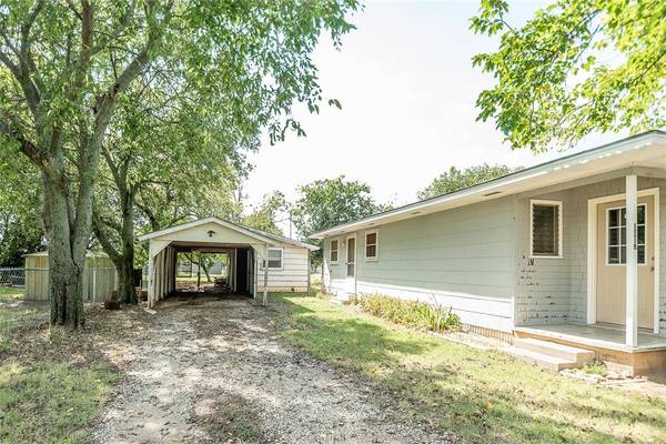 1017 Young Street, Nocona, TX 76255