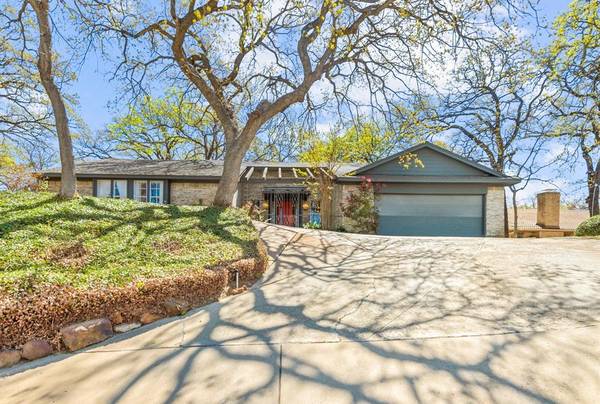 2816 Lakeshore Drive, Arlington, TX 76013