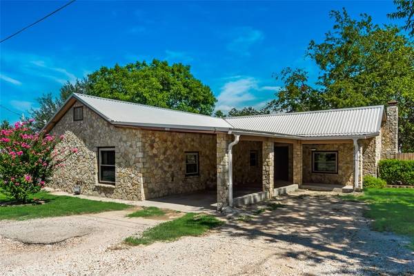 705 Clay Street, Glen Rose, TX 76043