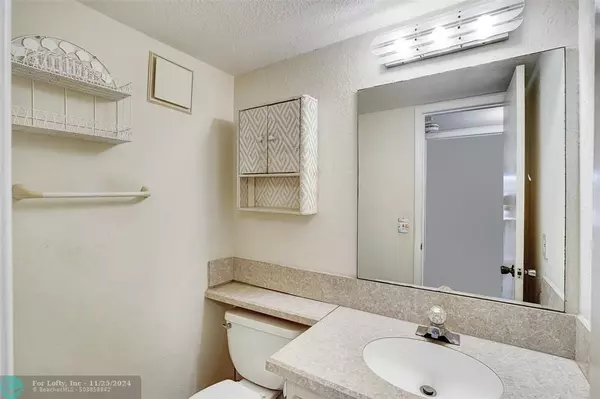 Deerfield Beach, FL 33442,206 Farnham I  #206