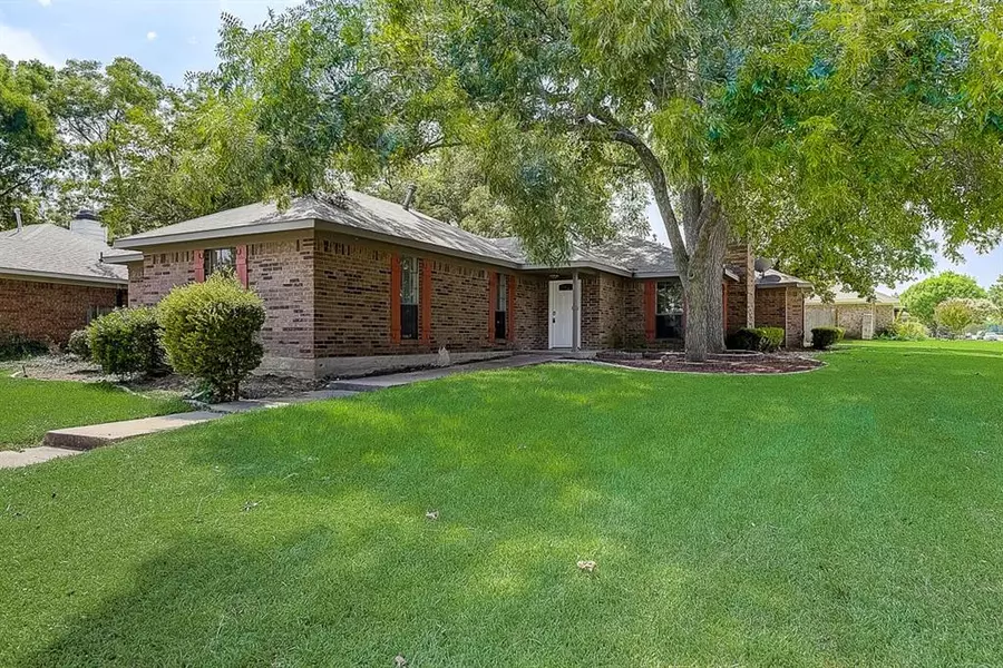 4210 Simmons Drive, Rowlett, TX 75088