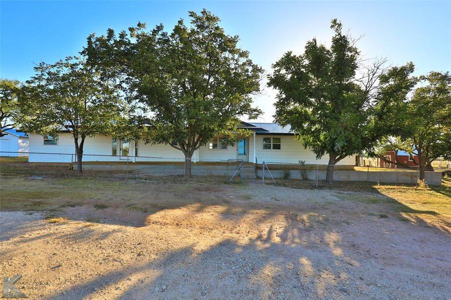 1128 Farm Valley Road, Snyder, TX 79549