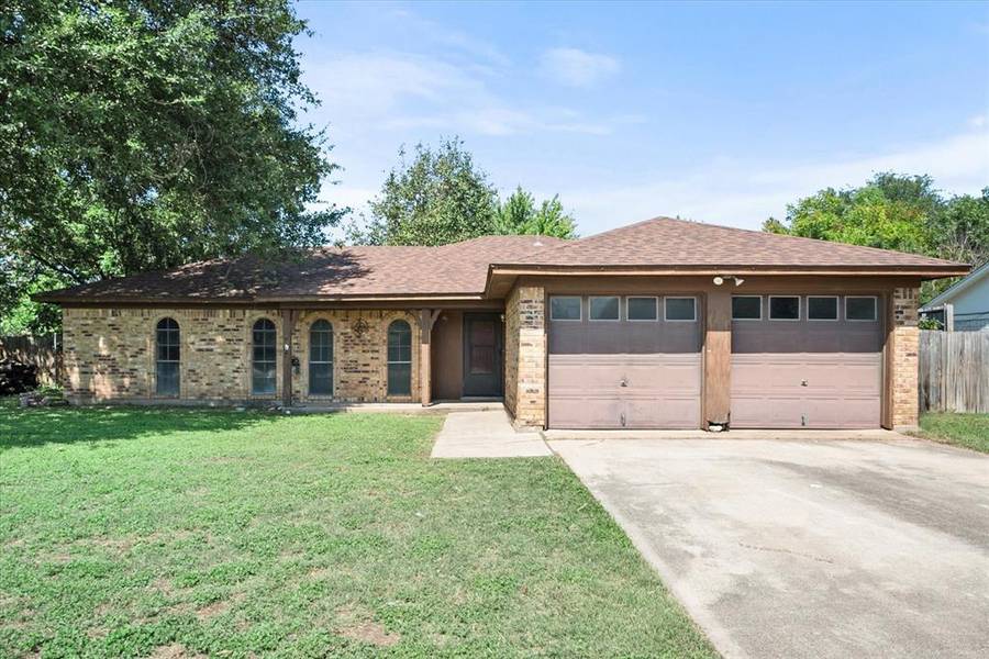 1116 S Timberline Drive, Benbrook, TX 76126