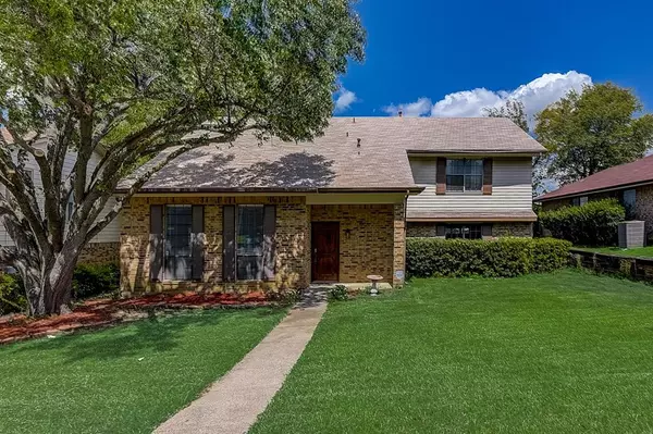 1725 Saint James Drive, Carrollton, TX 75007