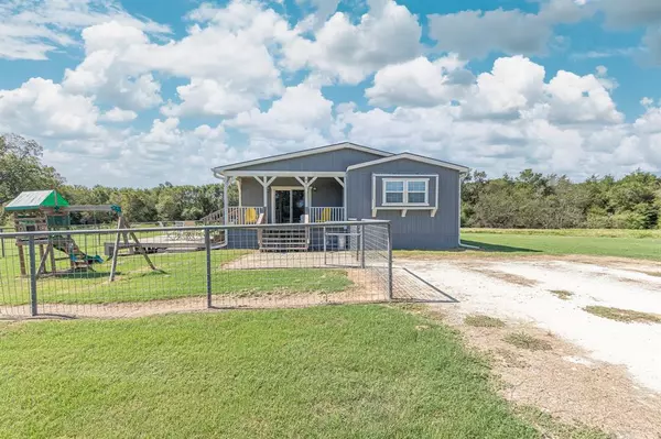 605 Bradley Street, Groesbeck, TX 76642