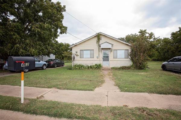 462 W Belknap Street, Jacksboro, TX 76458