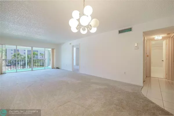 Lauderhill, FL 33319,3930 Inverrary Blvd  #303-D