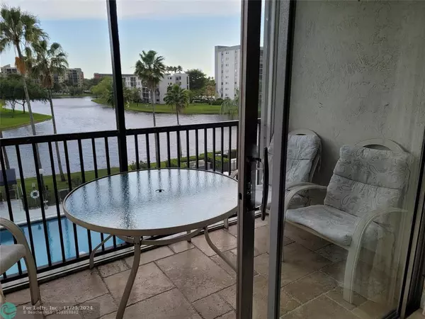 Pompano Beach, FL 33069,2220 N Cypress Bend Dr  #402