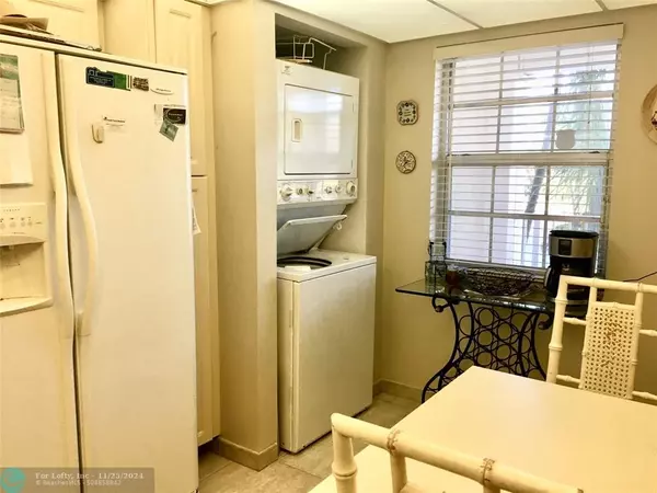 Pompano Beach, FL 33069,3510 Oaks Way  #207