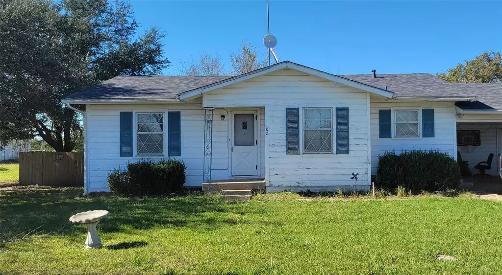 102 N Beulah Avenue, Bardwell, TX 75101