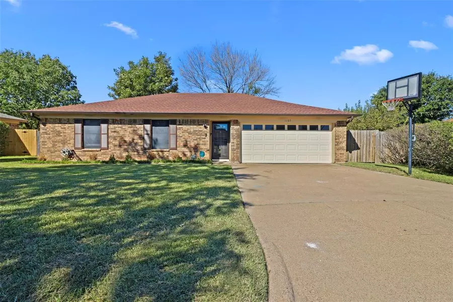 1103 Twin Cedar Court, Arlington, TX 76018