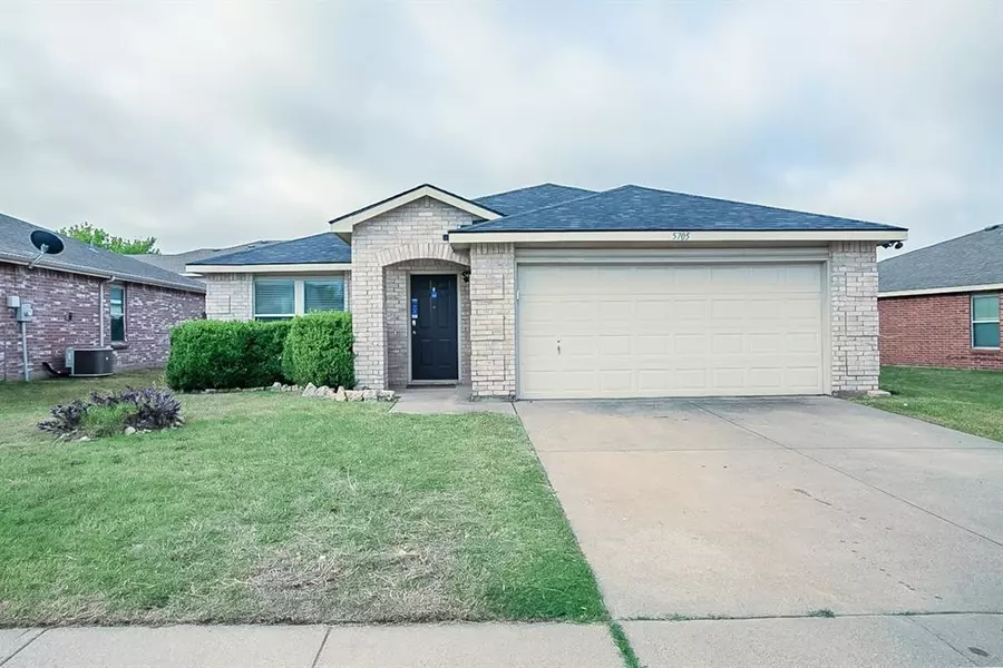 5705 Addington Drive, Fort Worth, TX 76135