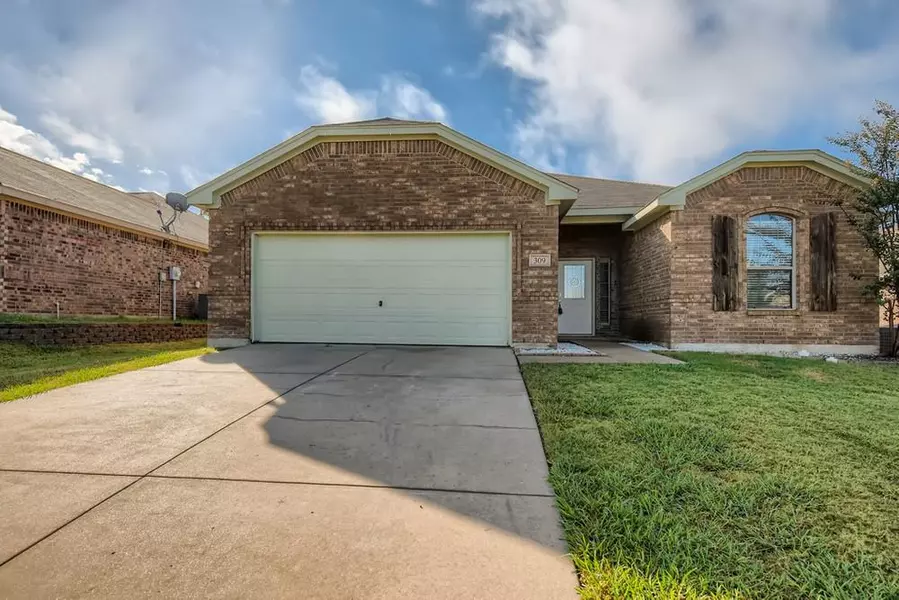 309 Stonegate Boulevard, Alvarado, TX 76009