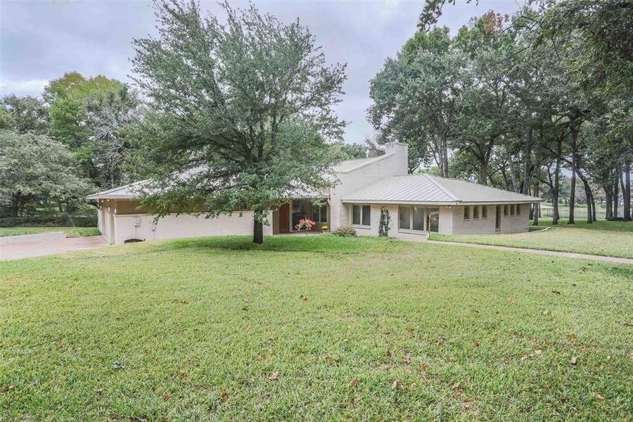 301 Bentwood Circle, Corsicana, TX 75109