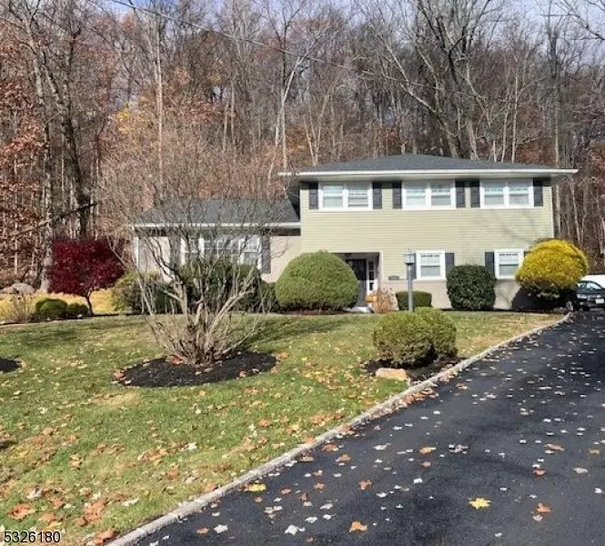 Scotch Plains Twp., NJ 07076,67 Canterbury Dr