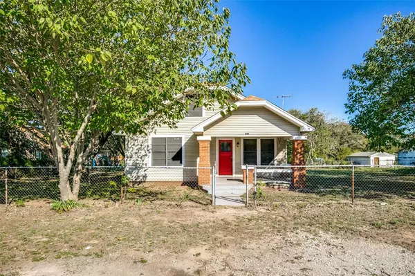 240 W 2nd Street, Rhome, TX 76078