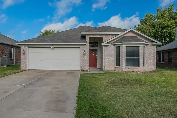 1108 Highland Station Drive, Saginaw, TX 76131