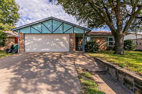 6556 Old Mill Circle, Watauga, TX 76148