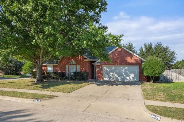 10528 Stonehill Drive,  Benbrook,  TX 76126