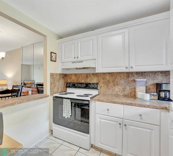 Sunrise, FL 33322,8101 N Sunrise Lakes Dr  #205