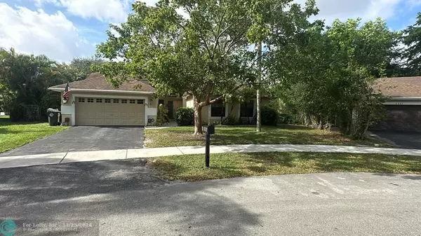 5172 NW 53rd Ave, Coconut Creek, FL 33073