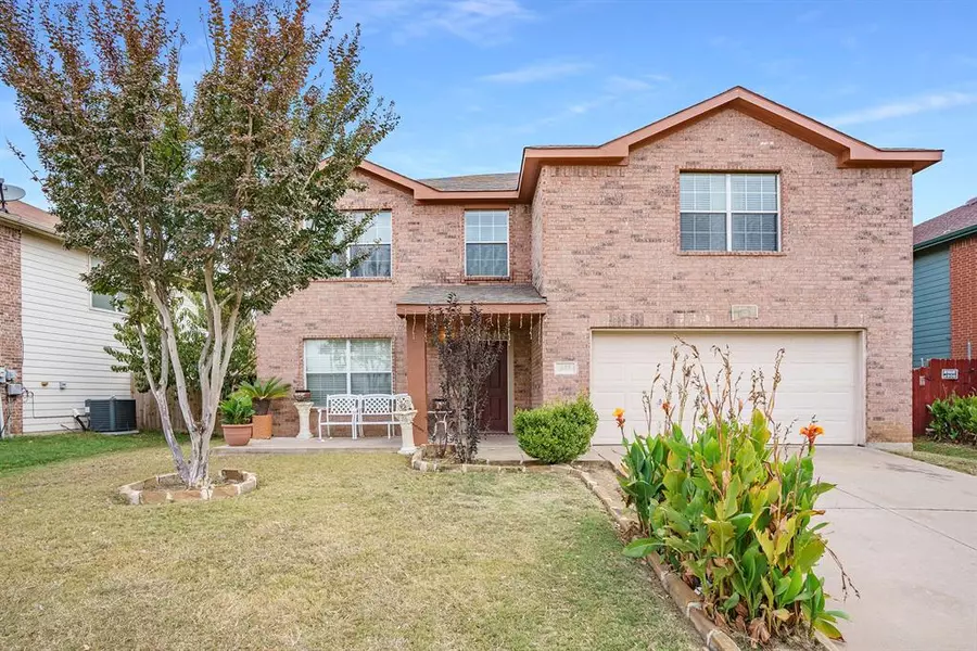 348 Allenwood Drive, Fort Worth, TX 76134