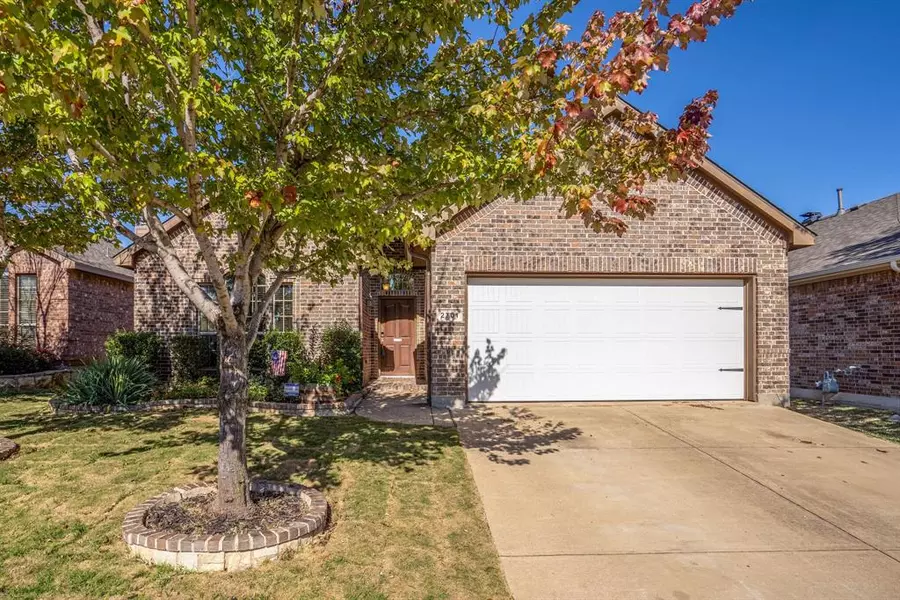 2701 Triangle Leaf Drive, Fort Worth, TX 76244