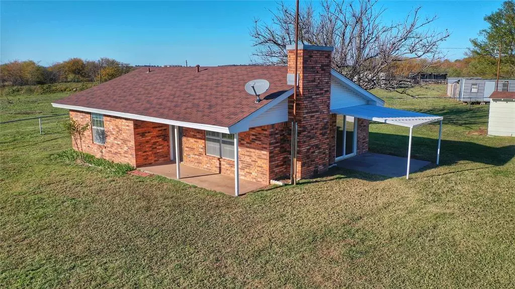 282 Bates Road, Bowie, TX 76230