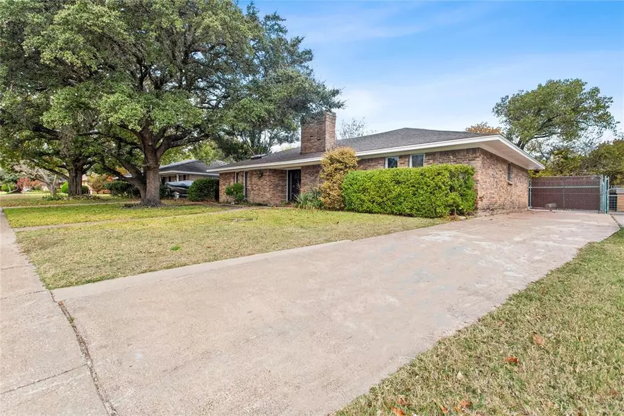 2727 N Cypress Circle, Plano, TX 75075