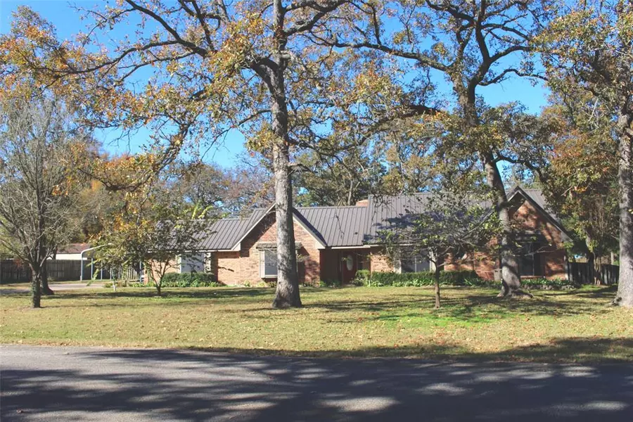 102 Private Road 1283, Fairfield, TX 75840