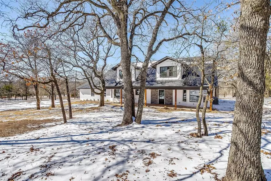 6 Fox Hollow Road, Joshua, TX 76058