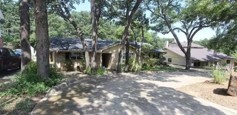 816 N Bowen Road, Arlington, TX 76012