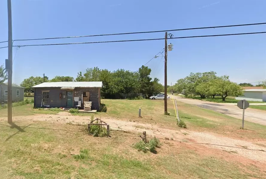 502 Morgan Street, Tye, TX 79563