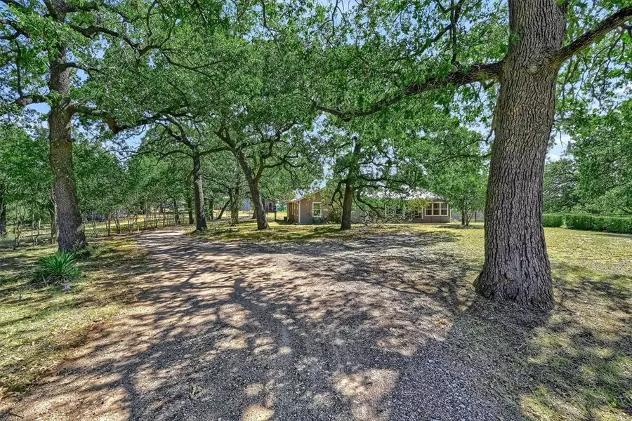 1060 Gordonville Road, Gordonville, TX 76245