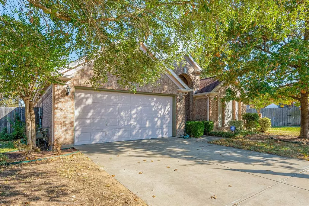 Burleson, TX 76028,633 Oakbrook Drive