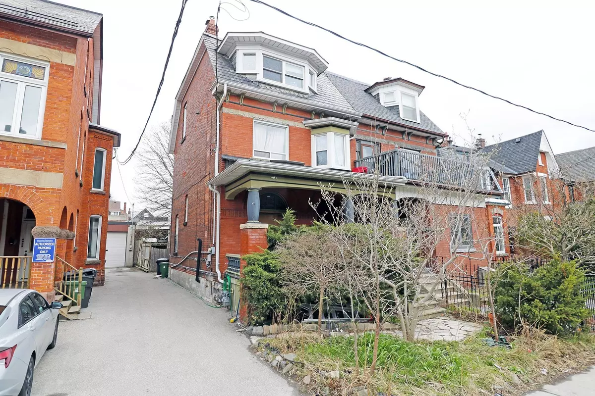 Toronto W01, ON M6R 2A3,39 Macdonell AVE #2