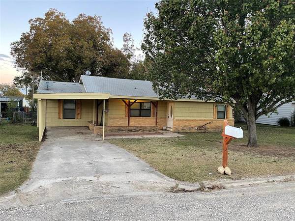 1126 W Archer Street, Jacksboro, TX 76458