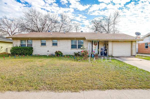 209 Murphy Road, Burleson, TX 76028