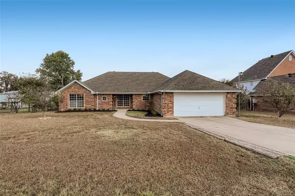 905 Wood Trail, Azle, TX 76020