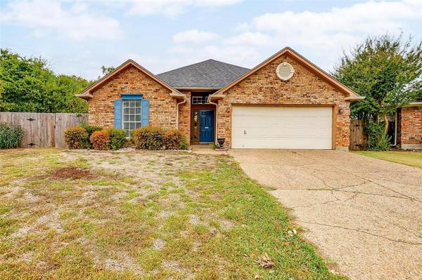 904 Hillwood Court, Arlington, TX 76017