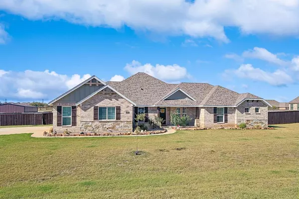 5004 Crown Court, Sanger, TX 76266